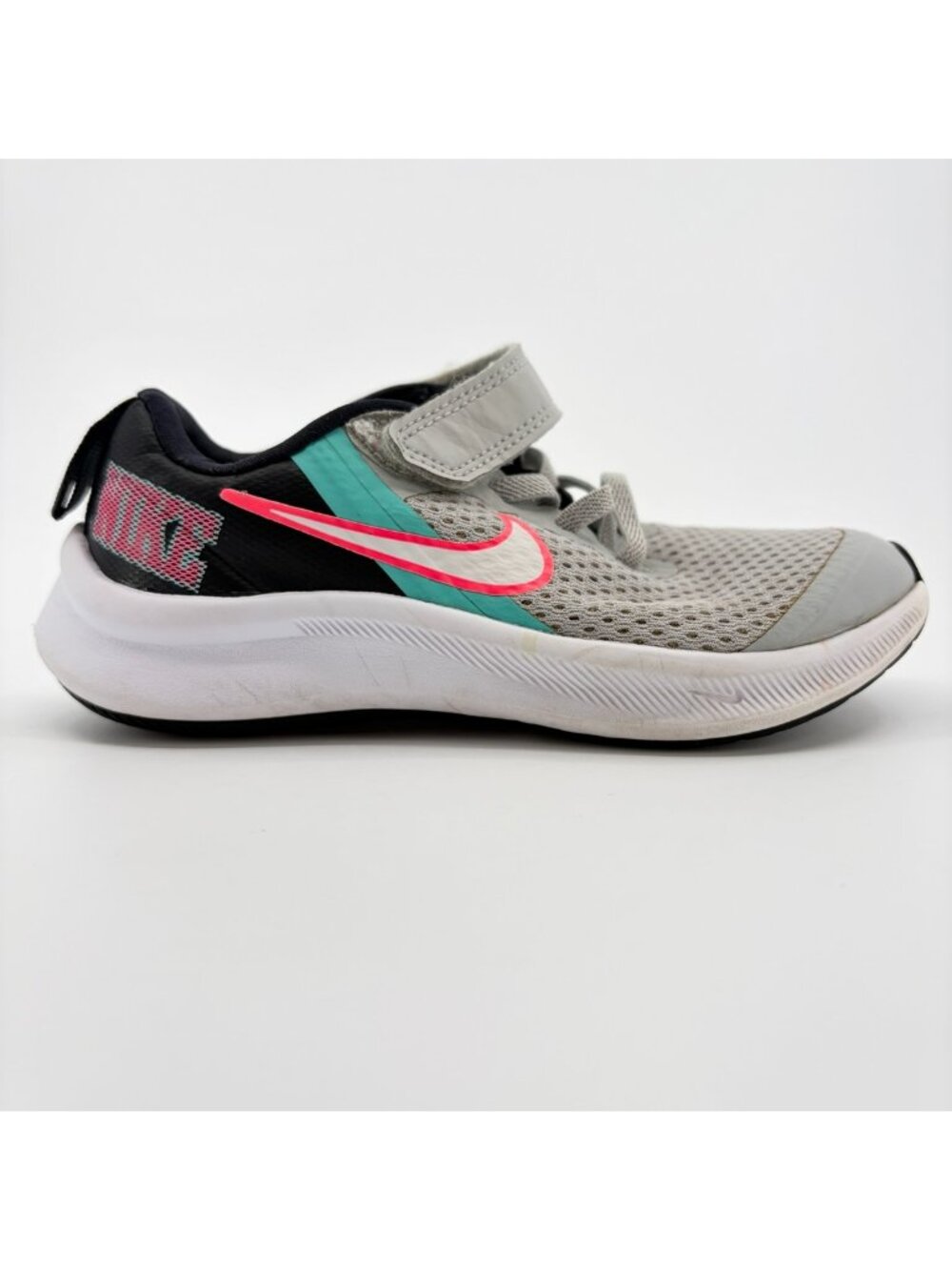 Nike Star Runner 3 SE Girls Size 12C Gray White Athletic Running Shoes Sneakers